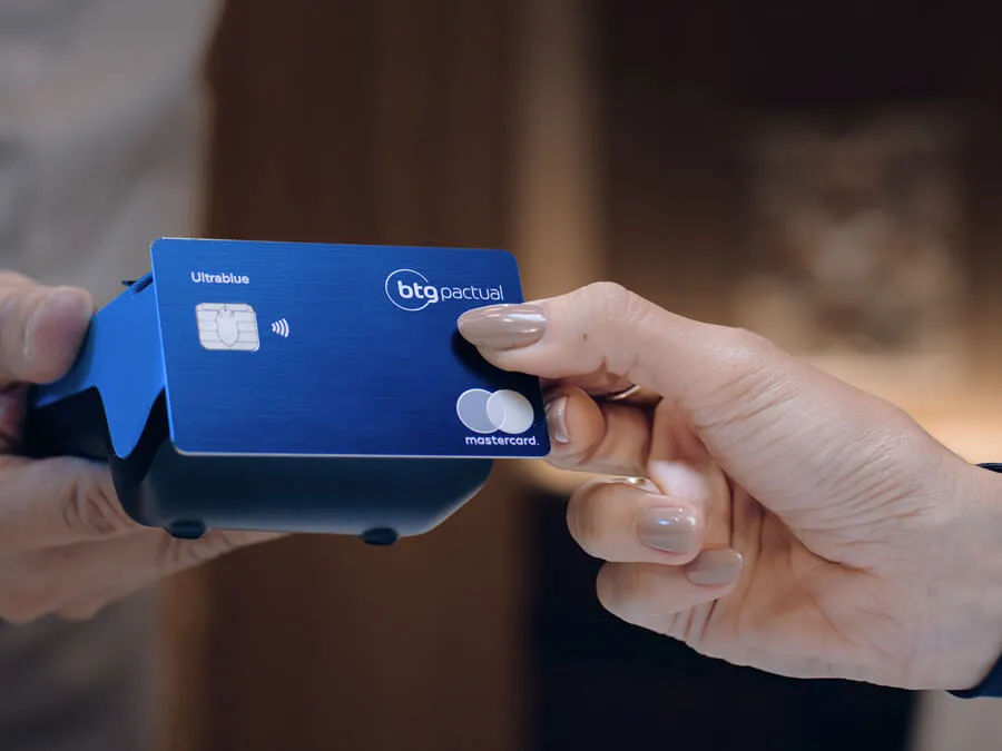 Cartão Ultrablue BTG Pactual em uso